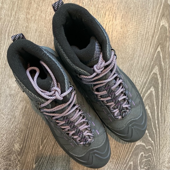 Merrell Black Purple Waterproof Hiking Boots NWOB Thermo Chill Mid Shell Women’s - Picture 6 of 8